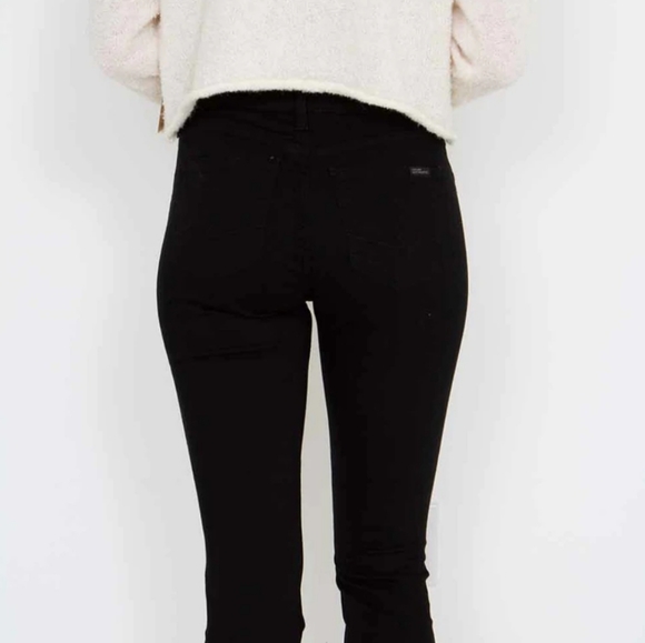 Silver Jeans Curvy High Rise Skinny Jeans for Women in Black - Picture 3 of 12